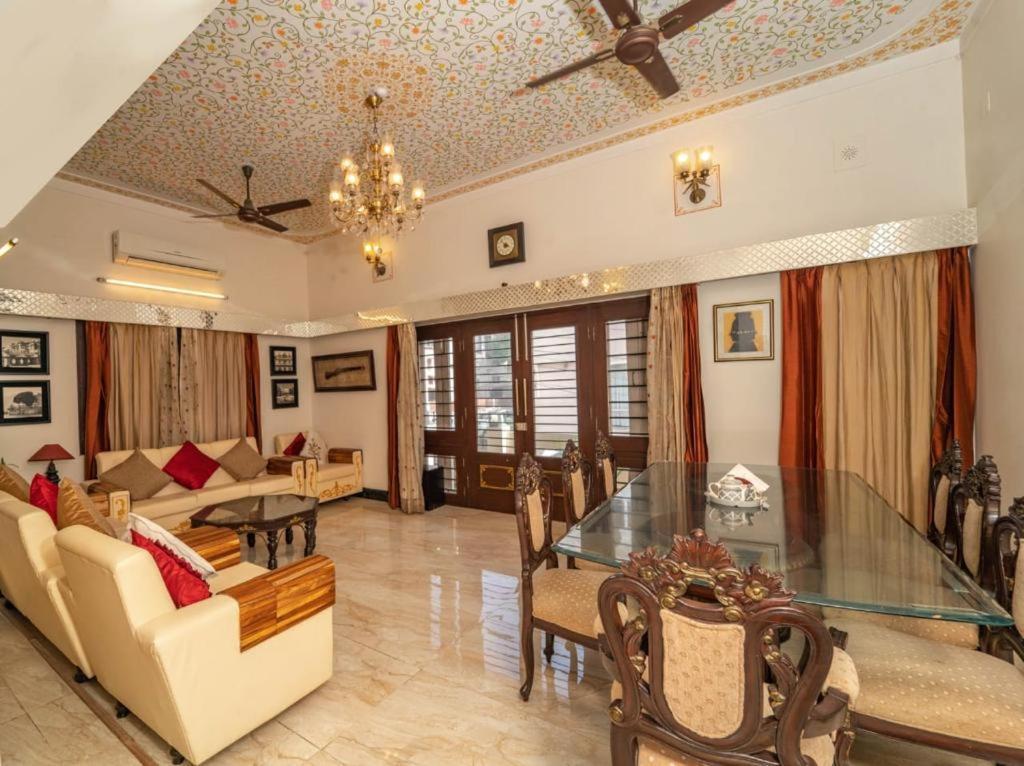 Santosh Villa - The House Of Antiques And Art Udaipur Eksteriør billede