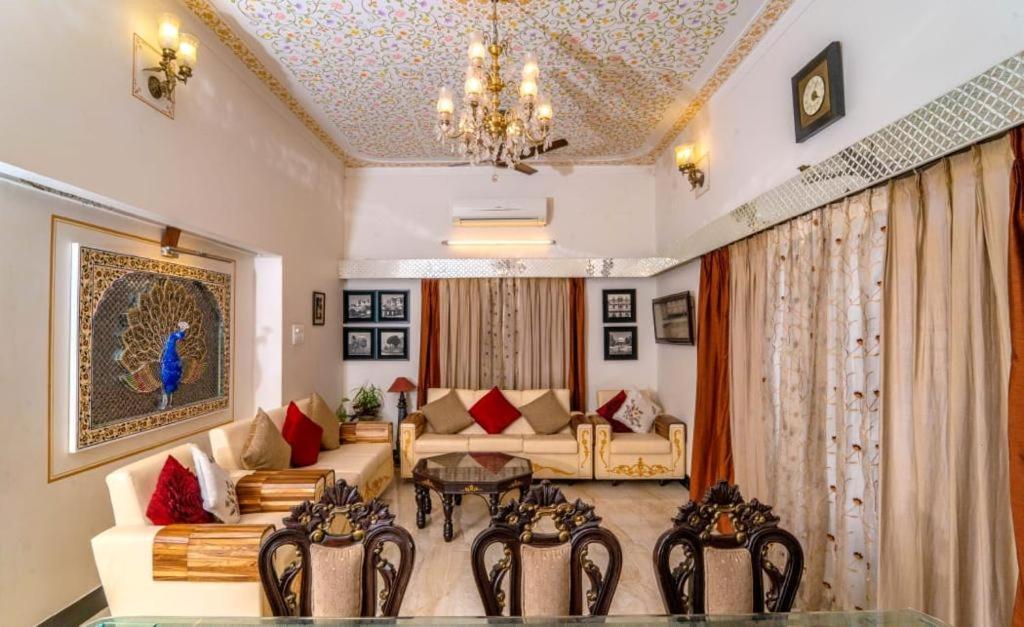 Santosh Villa - The House Of Antiques And Art Udaipur Eksteriør billede