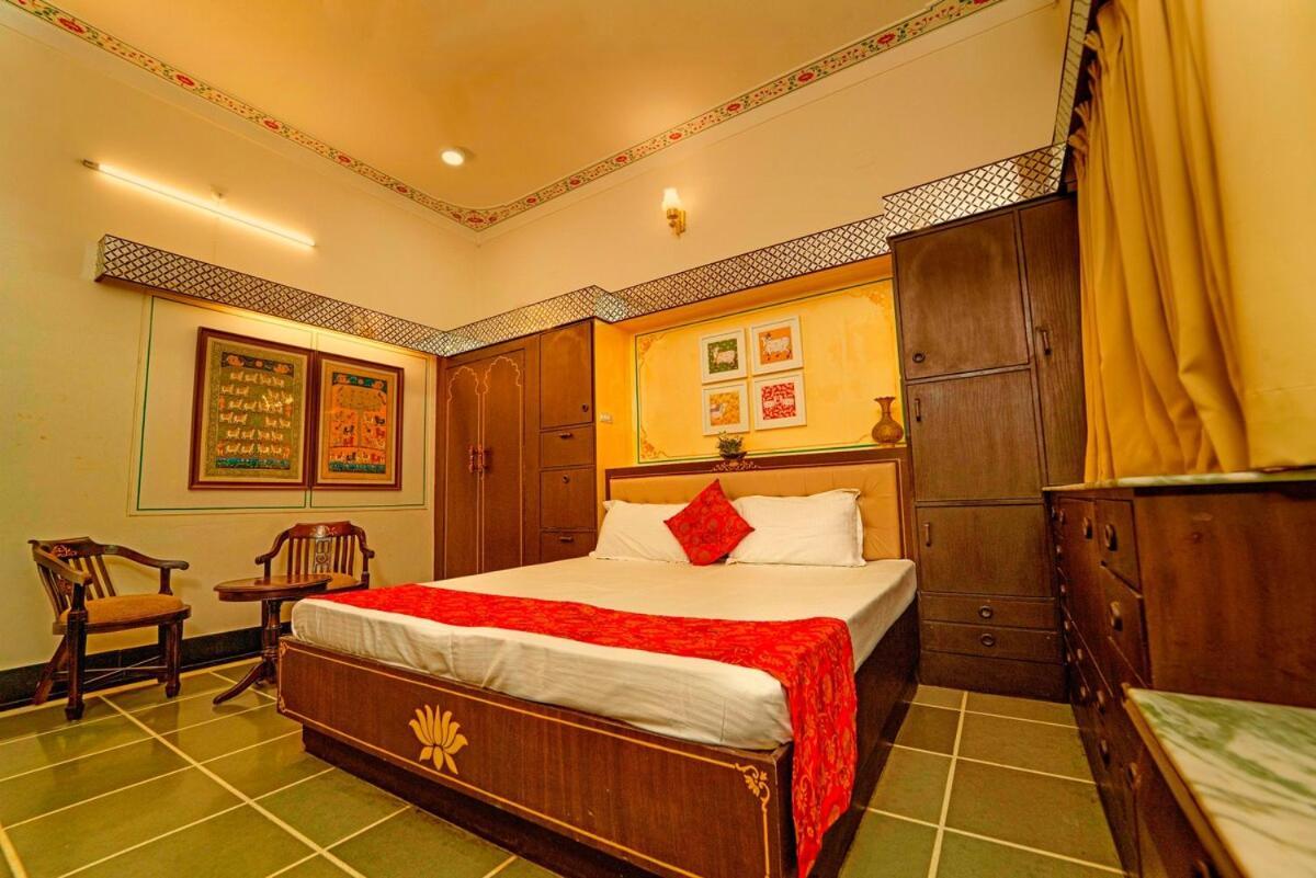 Santosh Villa - The House Of Antiques And Art Udaipur Eksteriør billede