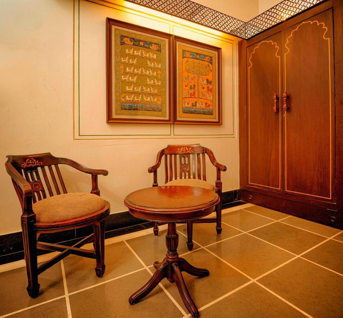 Santosh Villa - The House Of Antiques And Art Udaipur Eksteriør billede