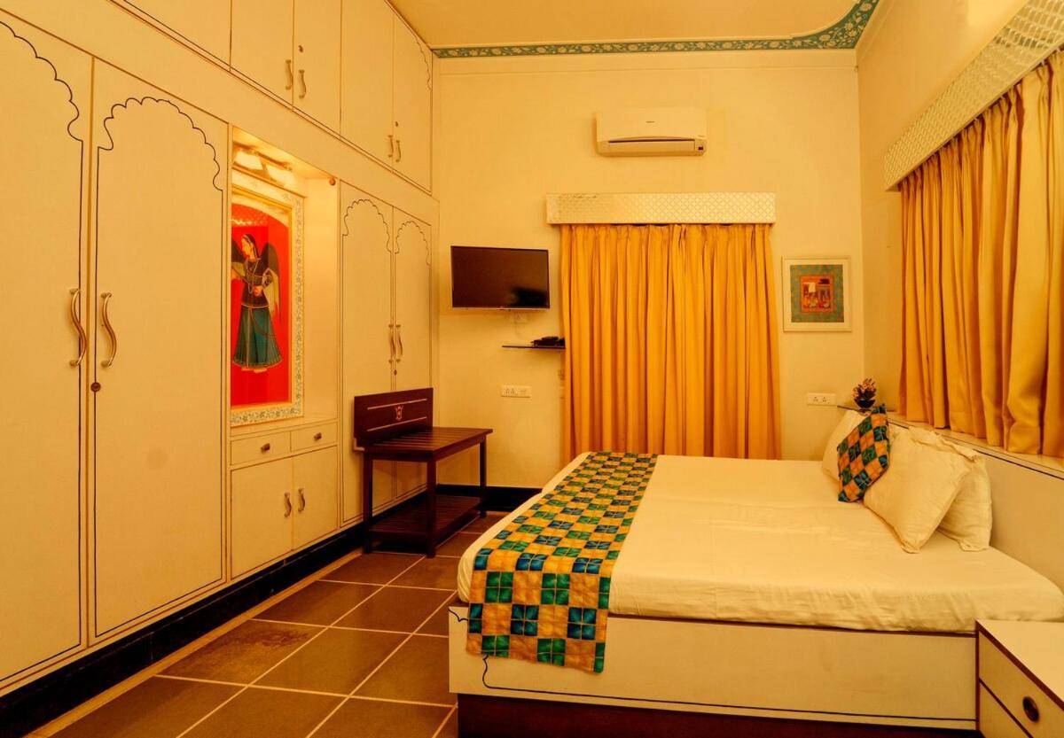 Santosh Villa - The House Of Antiques And Art Udaipur Eksteriør billede