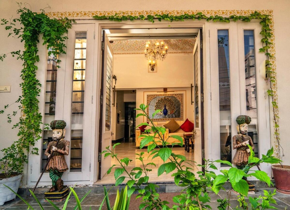 Santosh Villa - The House Of Antiques And Art Udaipur Eksteriør billede