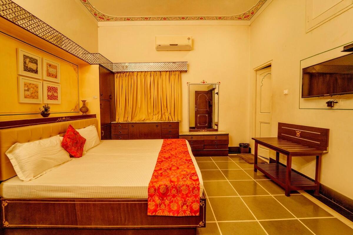 Santosh Villa - The House Of Antiques And Art Udaipur Eksteriør billede